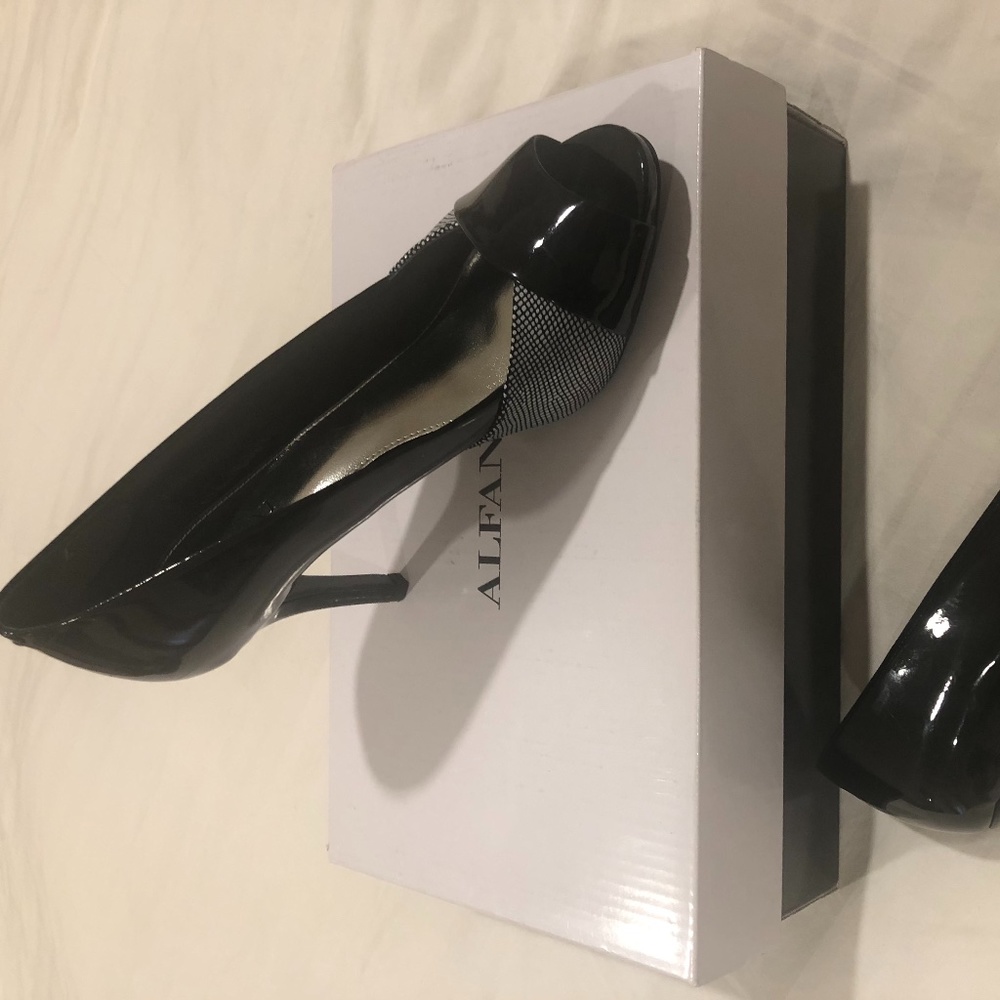 Alfani Black/White open toed 3" pumps